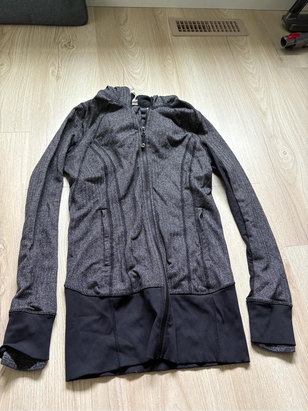 Lululemon size 6 zip up hoodie